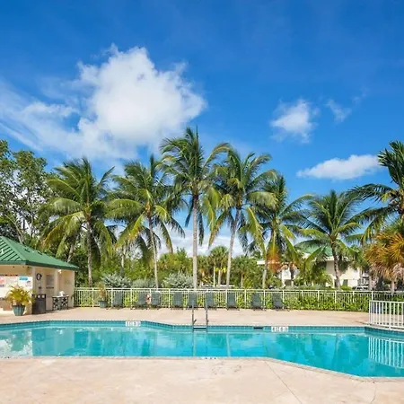 The Grand Turk -Sunset View & Pool Villa